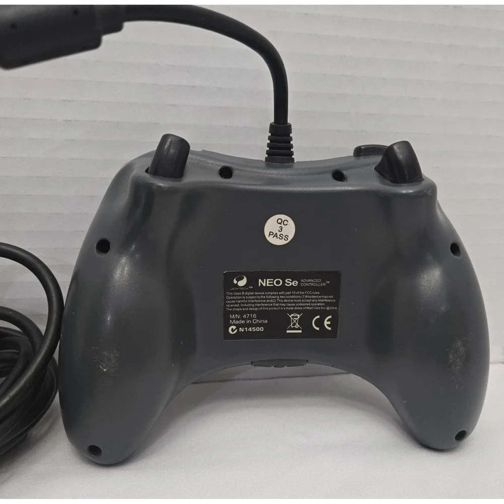 Lot Of 2 Microsoft Xbox Controllers Wireless Winter Forces / Joytech Neo Wired